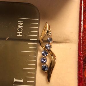 Yellow gold tanzanite pendant